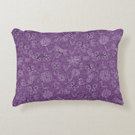 Violet Mauve Butterfly KÄRLEK - sömlös mönster. Prydnadskudde