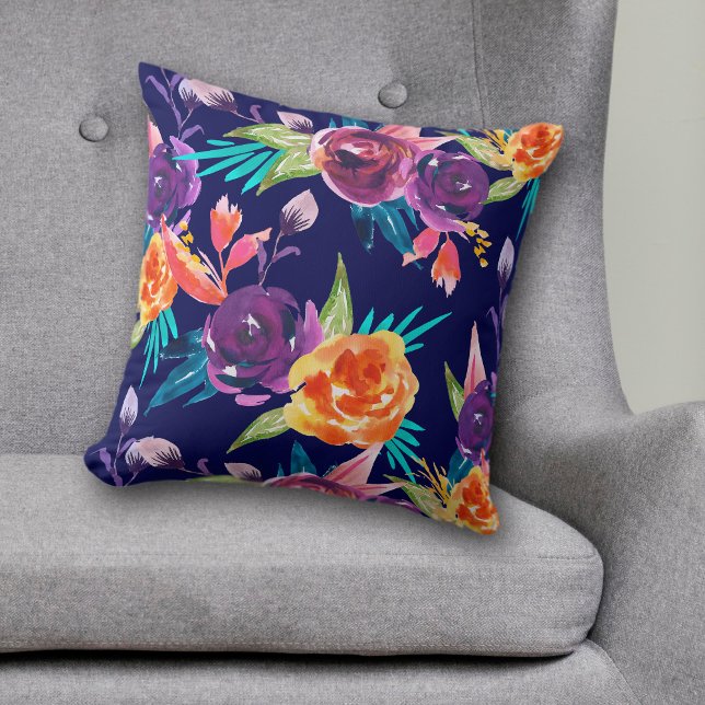 Violet och Orangen Blommigt på marinblått Kudde (Skapare uppladdad)