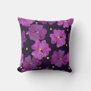 Violet Whispers: Blommigt Watercolor Elegance Kudde