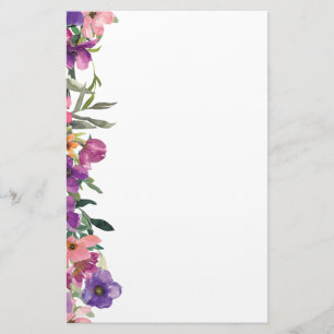 Violett gräns för rosa- och blåttblommigtträdg brevpapper