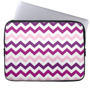 Violett och rosa sicksacksparremönster laptop sleeve