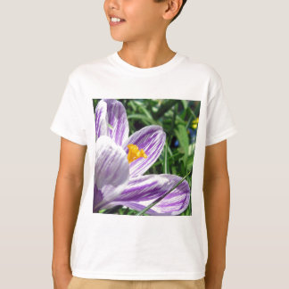 Violett vårkrokus tee shirt