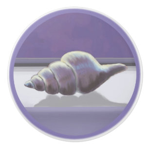 Violettes in a måne burk knopp
