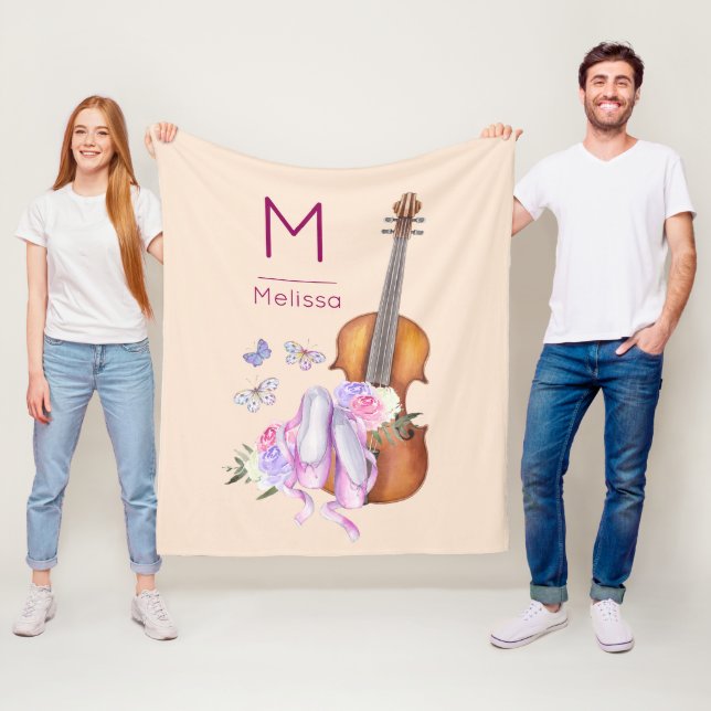 Violin, Ballet Shoes och Butterflies Monogram Fleecefilt (På plats)