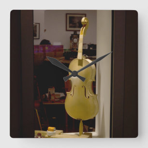 Violin In Shopping Window Fyrkantig Klocka