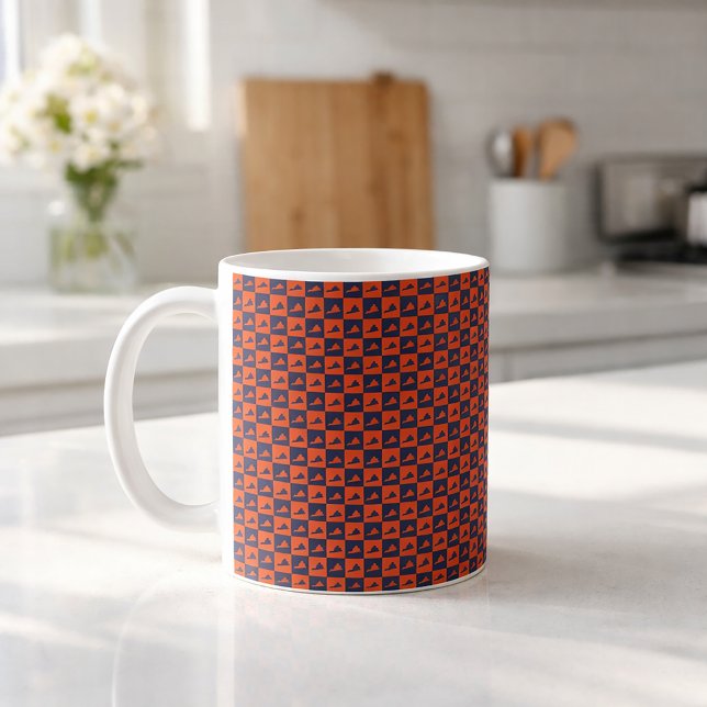 Virginia Mönster Rutigt Orange Blå Kaffemugg (A mug with an orange and blue pattern featuring the US state of Virginia.)