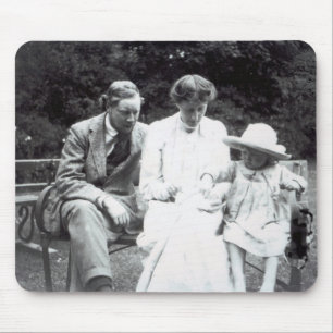Virginia Woolf med Clive och Julian sätta en Musmatta