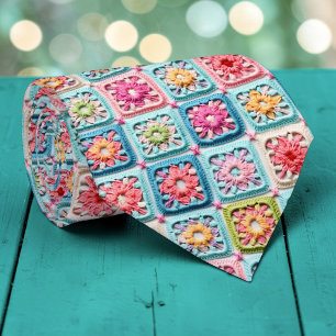 Virka halsduk med 70-talsinspirerat granny square- slips
