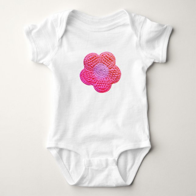 Virkade blommor – Mjuk och bedårande design T Shirt (Framsida)