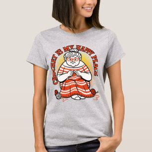 Virkning Är Min Lyckliga Plats – Glad Mormor T Shirt