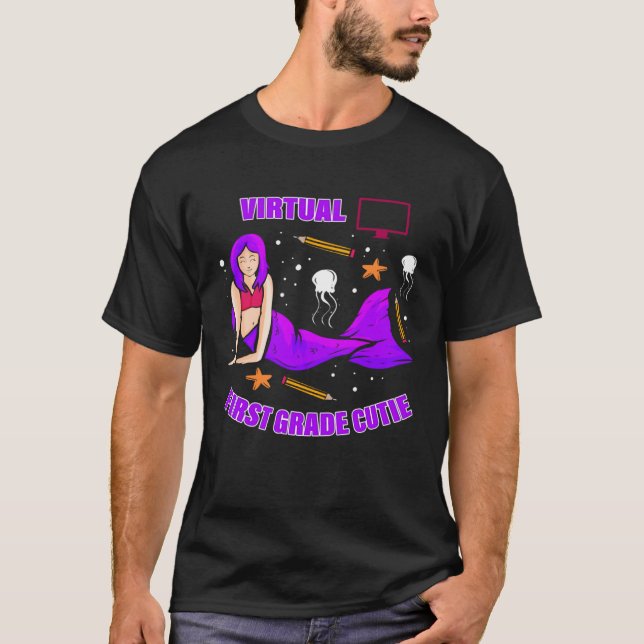 Virtuell School First Klass Girls First Grader Mer T Shirt (Framsida)