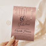 Virtuella 60:e Födelsedagsfesten ro Guld Glitter Inbjudningar<br><div class="desc">Elegant och chic 60 födelsedagsfest inbjudan med virtuell 60 & Fabulous i ett skript för söt snyggt mot bakgrund av ro guld,  med droppande ro faux guld.</div>