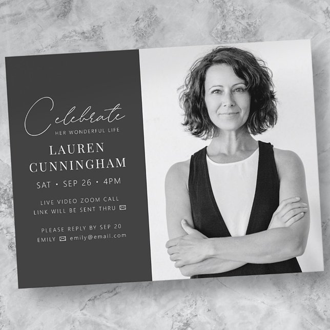 Virtuellt fira hennes liv Modern Simple Photo Inbjudan Vykort (Skapare uppladdad)
