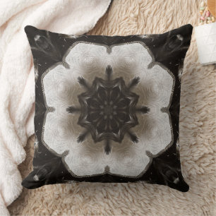 Virvlande Brun Och Krämfärgad Texturerad Mandala Kudde