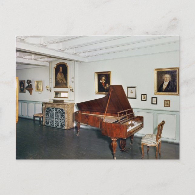 Visa ett rum med ett stort piano vykort (Framsida)