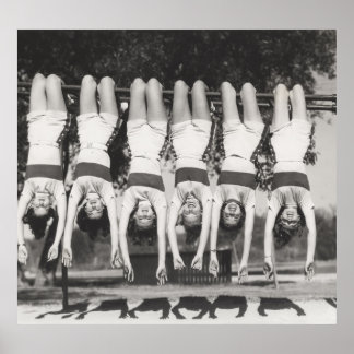 Visa flickor på apa pub, lekfull design. poster