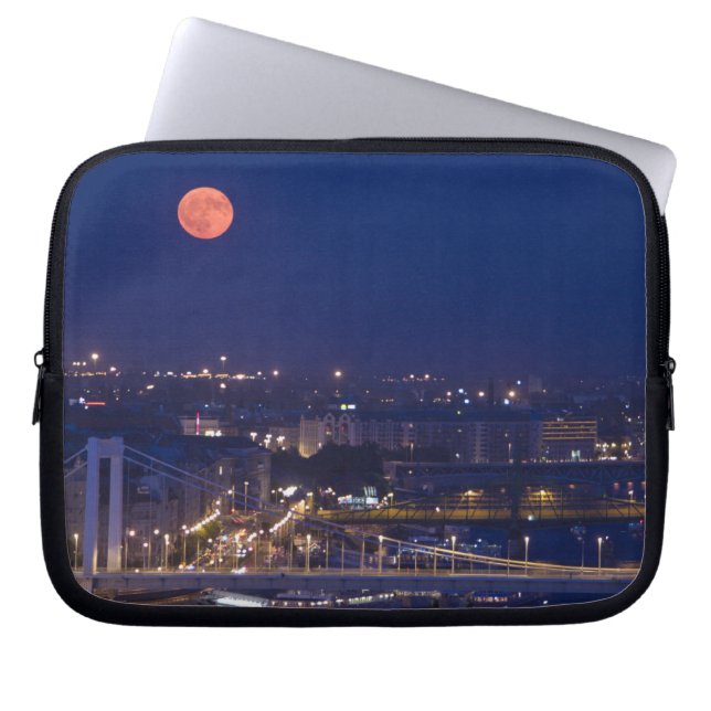 Visa från Fiskeribaser bredvid Matyas Laptop Sleeve (Framsidan)