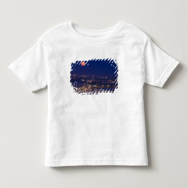 Visa från Fiskeribaser bredvid Matyas T-shirt (Framsida)