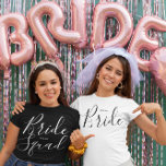 Visa kvadratisk skiva med datum t shirt<br><div class="desc">Kvadratskjorta,  perfekt för Möhippa eller Bachelorette-parti,  med handskriven text Bride Squad och ett utbytbart datum för bröllop</div>
