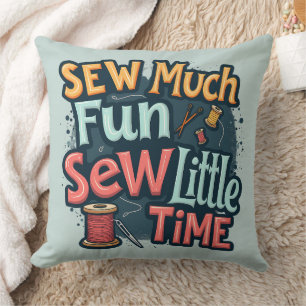 Visa mycket Roligt Sew Little Time Retro Stitch Ar Kudde