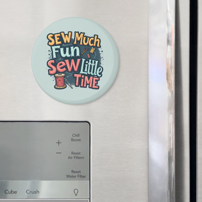 Visa mycket Roligt Sew Little Time Retro Stitch Ar Magnet (In Situ (Fridge))