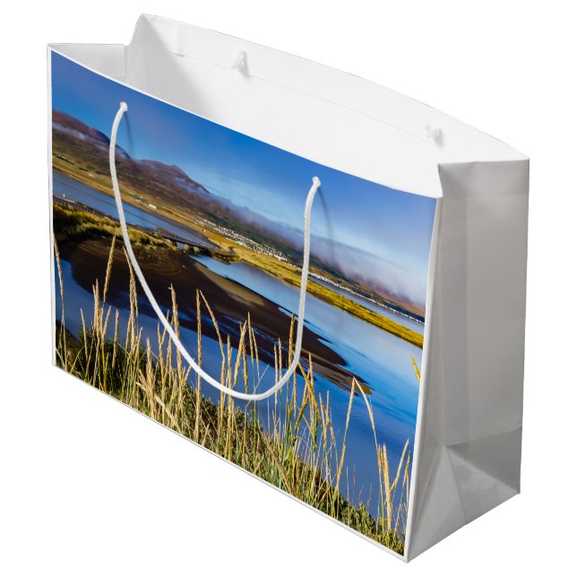 Visa på Saudarkrokur och Skagafjordur, Island (Baksidan Vinklad)