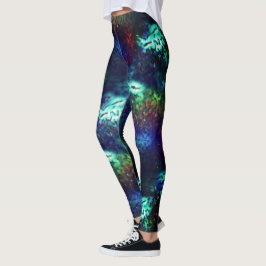 Visa skalor på en bakgrund av mörk blått till färg leggings