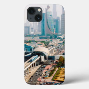 Visa tunnelbanelinje och skyscraper i stan