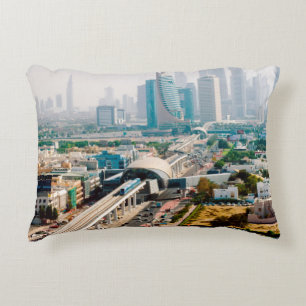 Visa tunnelbanelinje och skyscraper i stan prydnadskudde