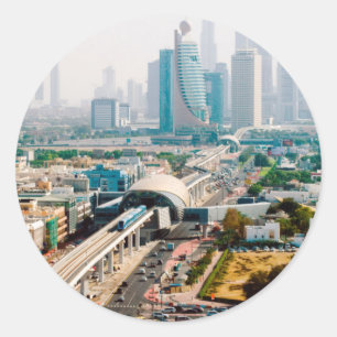 Visa tunnelbanelinje och skyscraper i stan runt klistermärke