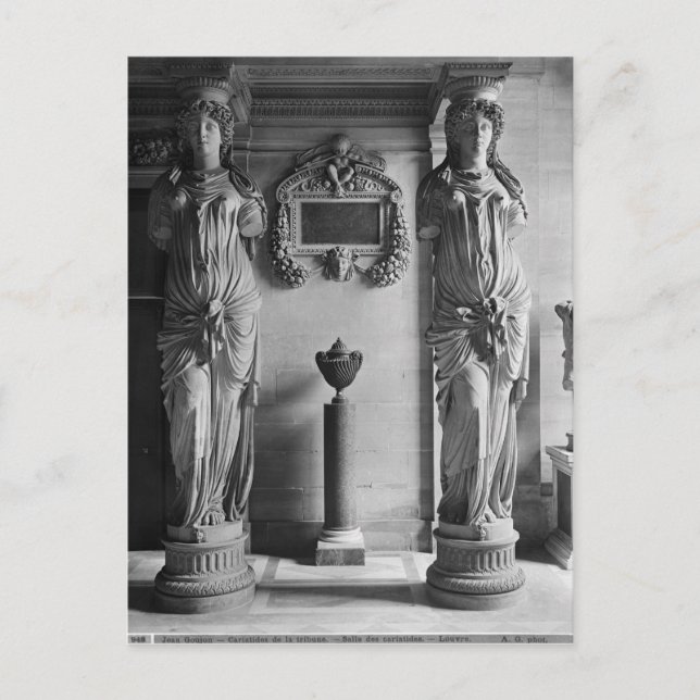 Visa två karyatider från Caryatids' Vykort (Framsida)