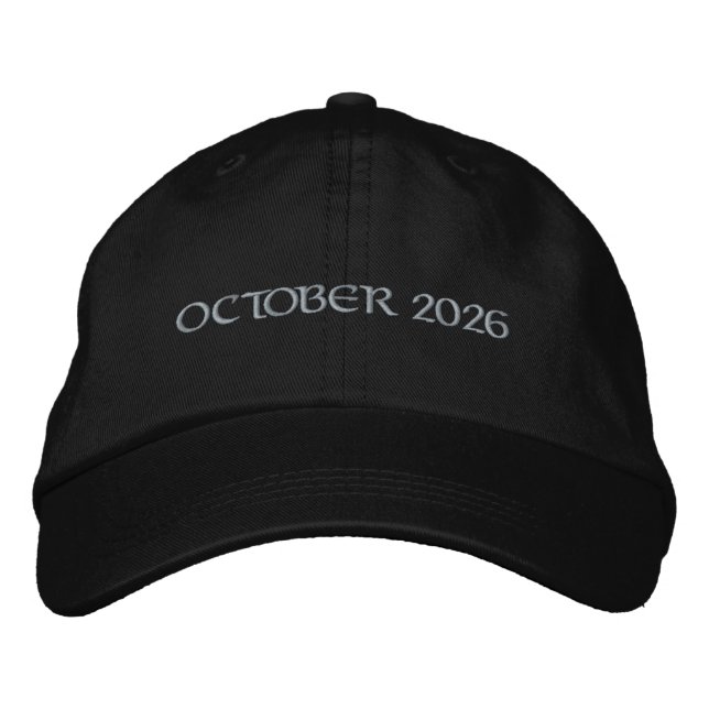 Visar OKTOBER 2026 Marinblå Alternativ Trucker-Hat Broderad Keps (Framsida)