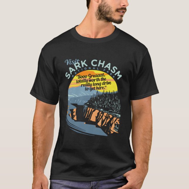 Visit Sark Chasm Novelty T Shirt (Framsida)