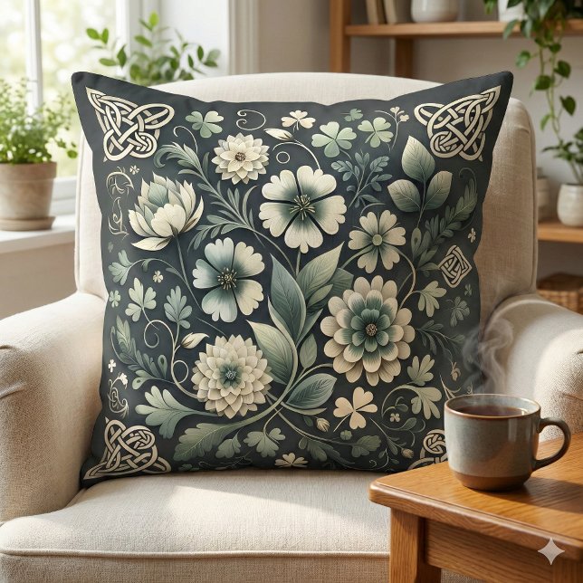 Viskad Klöver Knutarbete Trädgård Kudde (Whispered Clover Knotwork Garden Throw Pillow Mockup A)