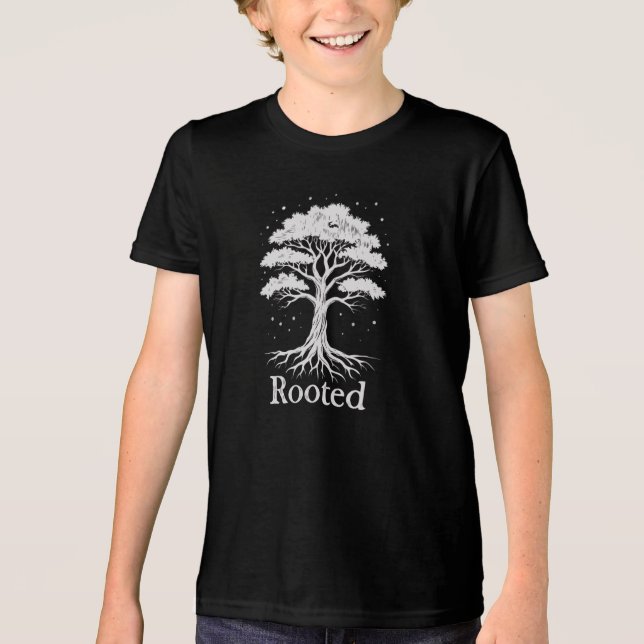Viskande Rötter Naturkonst T Shirt (Framsida)