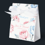 Viskande Trädgård Presentaskar<br><div class="desc">Inbjudan 'Viskande Trädgård' fångar den lugna skönheten i en pastellfärgad blomsterlunden. Mjuka blå och rosa blommor flätas elegant samman på en enkel krämfärgad duk, och frammanar en känsla av varsamt romantiskt och eteriskt charm. Designad för dem som uppskattar underdriftad elegans, viskar denna inbjudan om söta början och den tysta glädjen...</div>