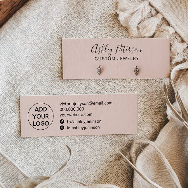 Visning för enkla pastellstudier för  rosa litet visitkort (Simple pastel blush pink studs earrings display)