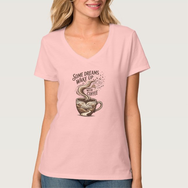 Vissa Drömmar Vaknar Med Kaffe Inspirerande Illu T Shirt (Framsida)