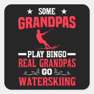 Vissa farfar spelar Bingo Real Grandpas Go Watersk Fyrkantigt Klistermärke