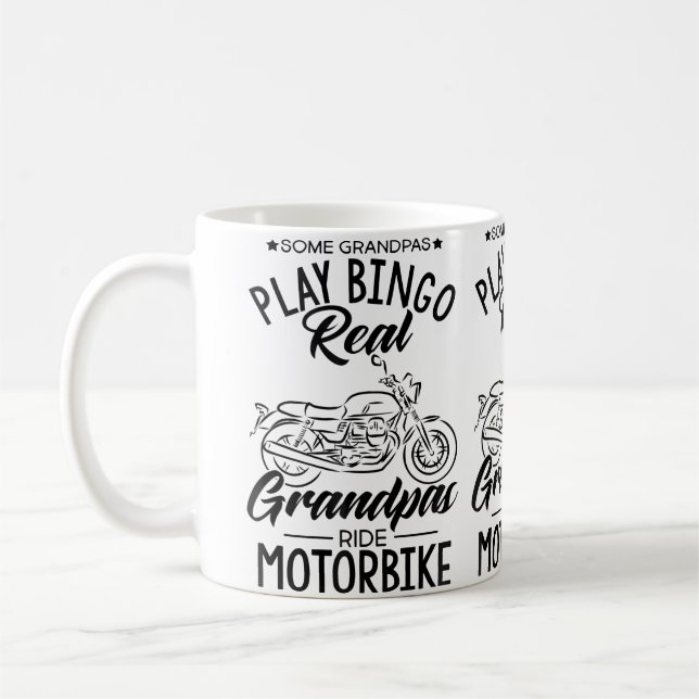 Vissa farfar spelar bingo Riktiga farfar kör motor Kaffemugg (Vänster)