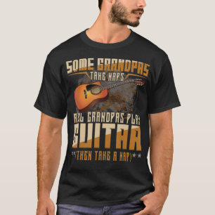 Vissa farfar tar Naps Real Grandpas Play Guitar T Shirt