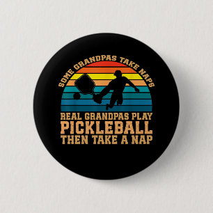 Vissa farfar tar Naps Real Grandpas Play Knapp