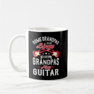 Vissa farfars riktiga farfars spelar gitarr kaffemugg