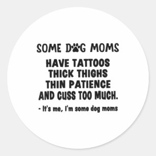 Vissa Hund Mamma har tattoos tjocka lårar än patie Runt Klistermärke