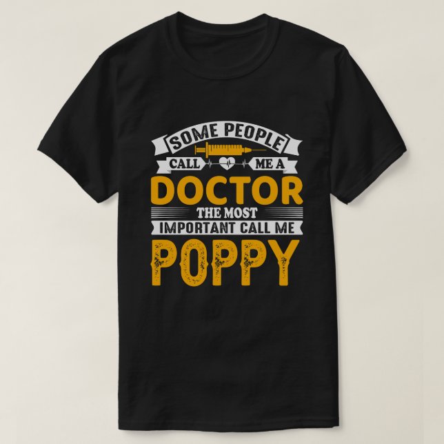 Vissa kallar mig en Doktor-POPPY T Shirt (Design framsida)