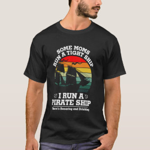 Vissa mammor kör ett tajt skepp jag kör ett pirats t shirt