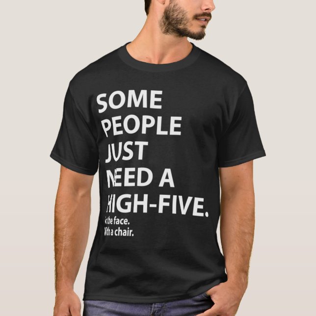 Vissa människor behöver en highfive i ansiktet kom t shirt (Framsida)