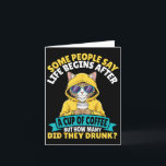 Vissa Människor Säger Att Livet Börjar Efter En Ko Kort<br><div class="desc">Vissa Människor Säger Att Livet Börjar Efter En Kopp Kaffe Gul Katt</div>