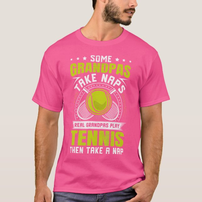 Vissa morfar tar Naps Real Grandpas Play Tennis T Shirt (Framsida)