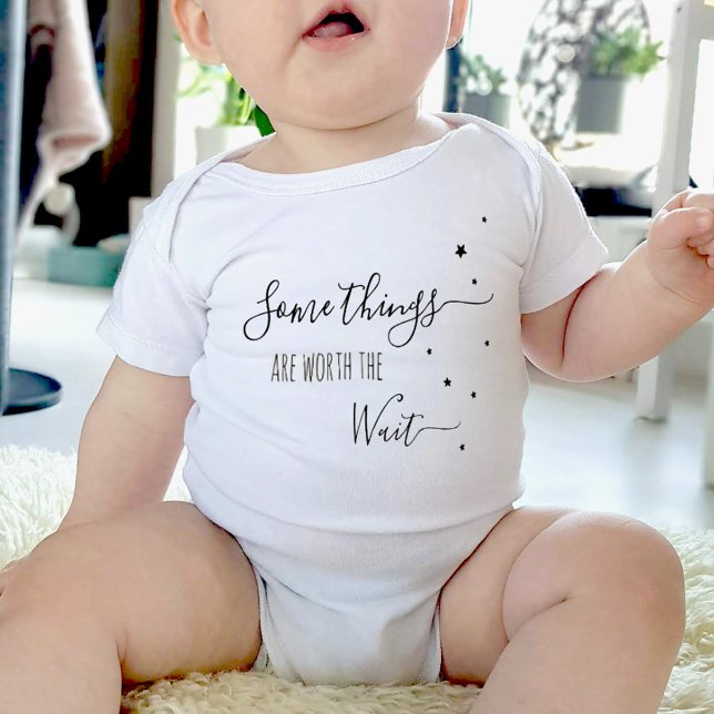 Vissa sak är värda att vänta på t shirt (Skapare uppladdad)